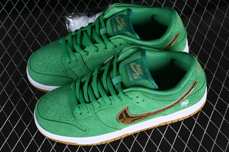 All categories Nk SB Dunk series Nk SB Dunk Low low-top sneakers Nk SB Dunk Low Pro green gold SB smashed backboard fashion casual sneakers BQ6817-303